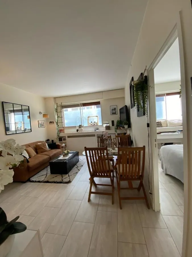 Appartement Douillet Au Coeur Du Quartier Gros Cailloux Paris Apartment